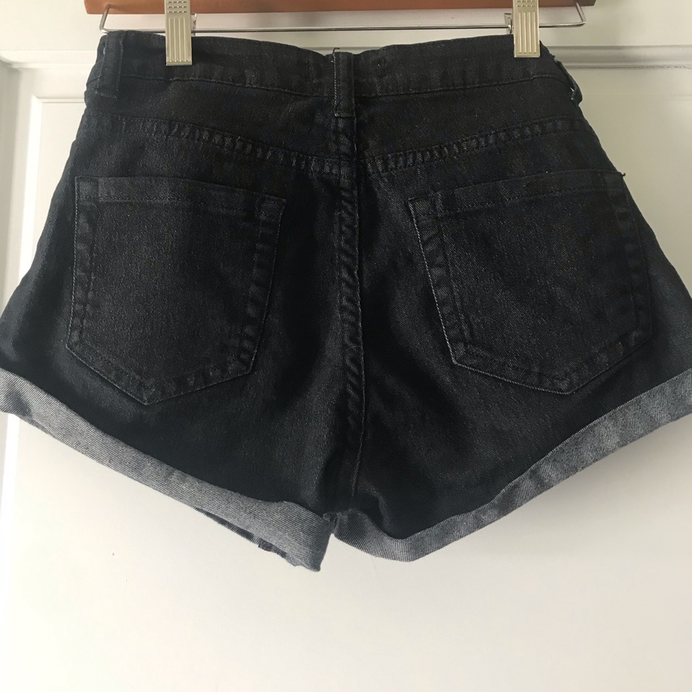 Shorts - Picture 3 of 3